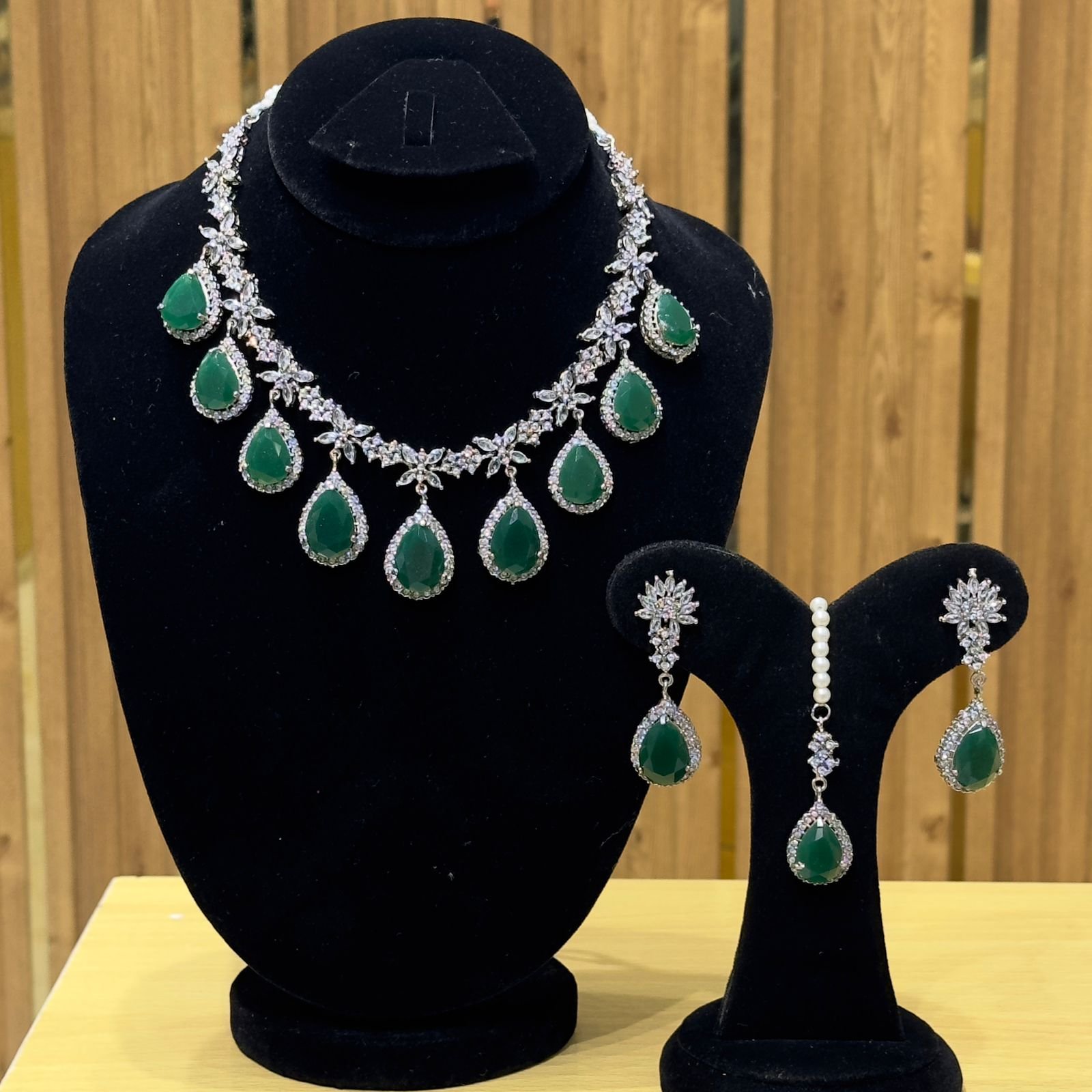 Necklace with Earring and Teeka in standard quality