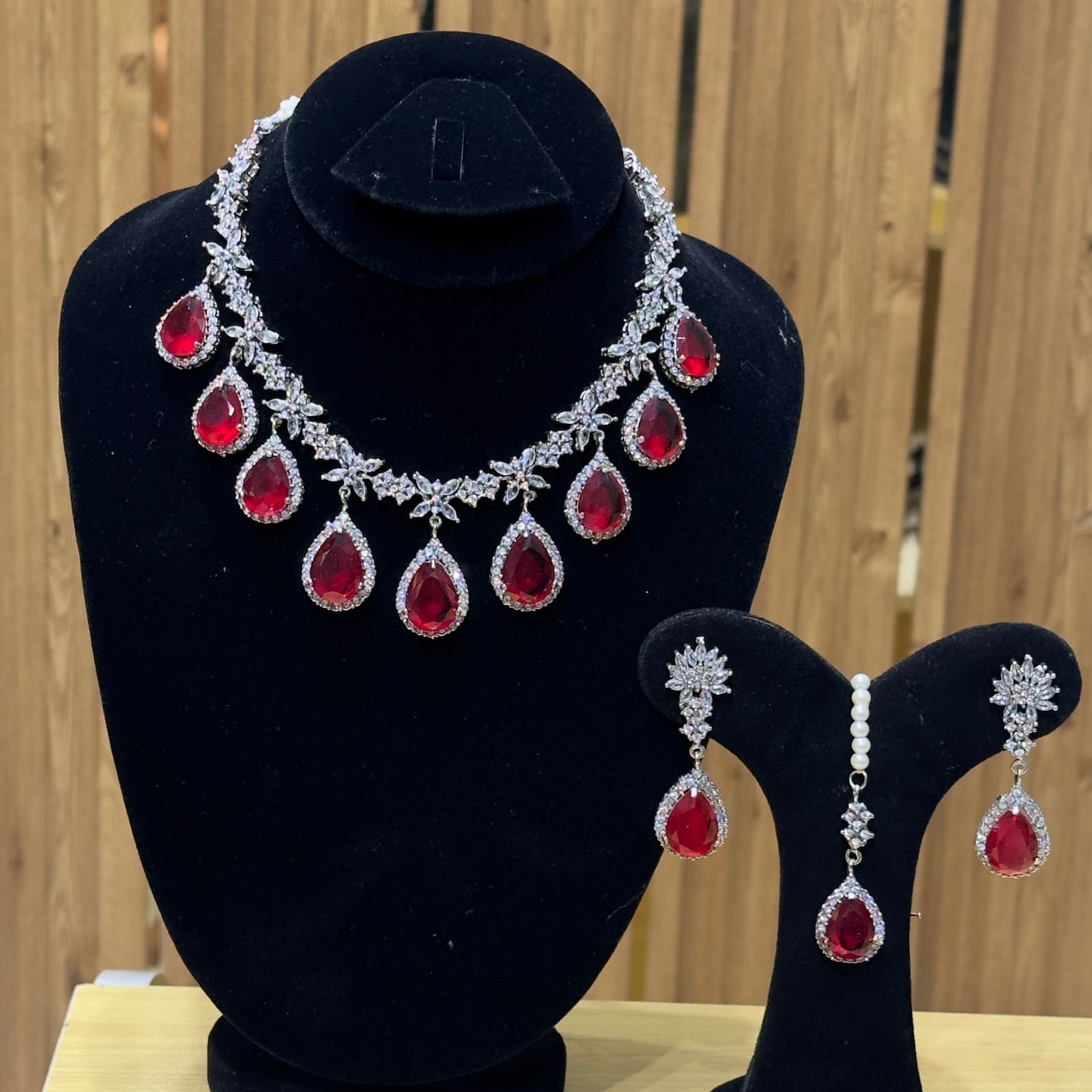 Necklace with Earring and Teeka in standard quality