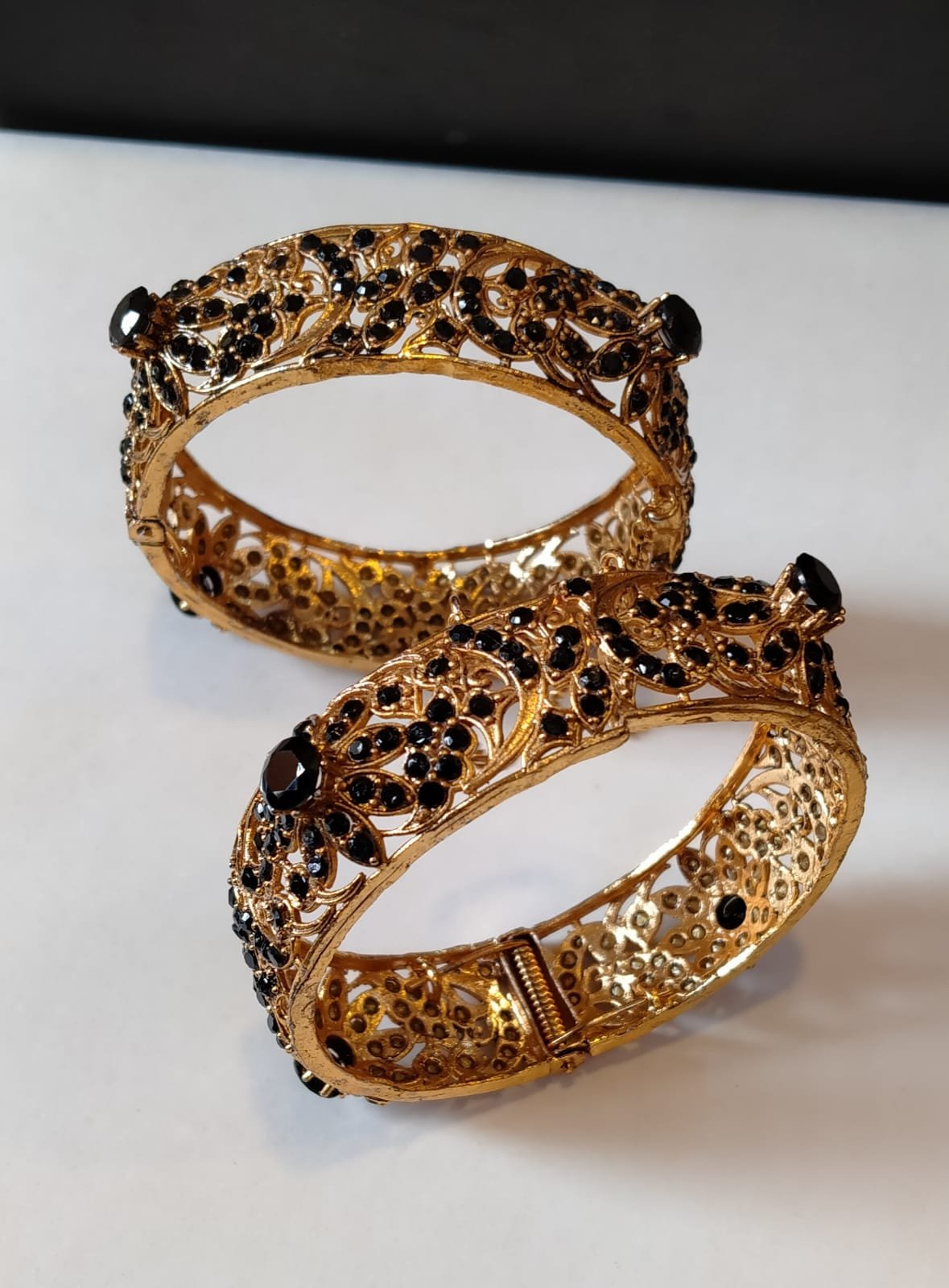 Premium quality nauratan style openable bangles